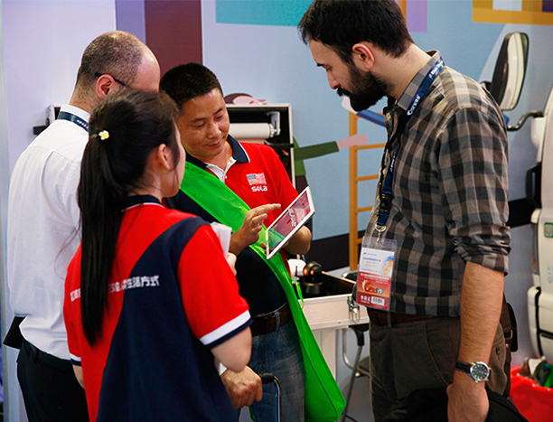 第十五屆深圳安博展進(jìn)入第2天，美國索拉家居物聯(lián)網(wǎng)招部分國、省、市、區(qū)代理商火熱中---