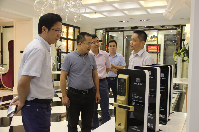 龍崗區坂田街道黨工委副書記朱玉華一行蒞臨我司調研指導工作